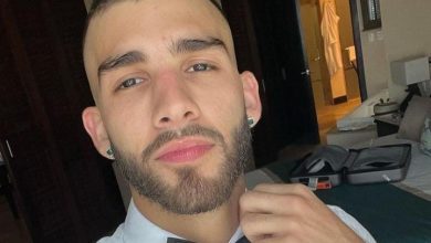 manuel turizo se toma un selfie hombres