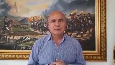 Francisco Malt&eacute;s, presidente de la Central Unitaria de Trabajadores dando declaraciones / marcha para apoyar al presidente Petro