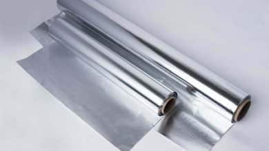 Por qu&eacute; es bueno envolver los pies en papel de aluminio