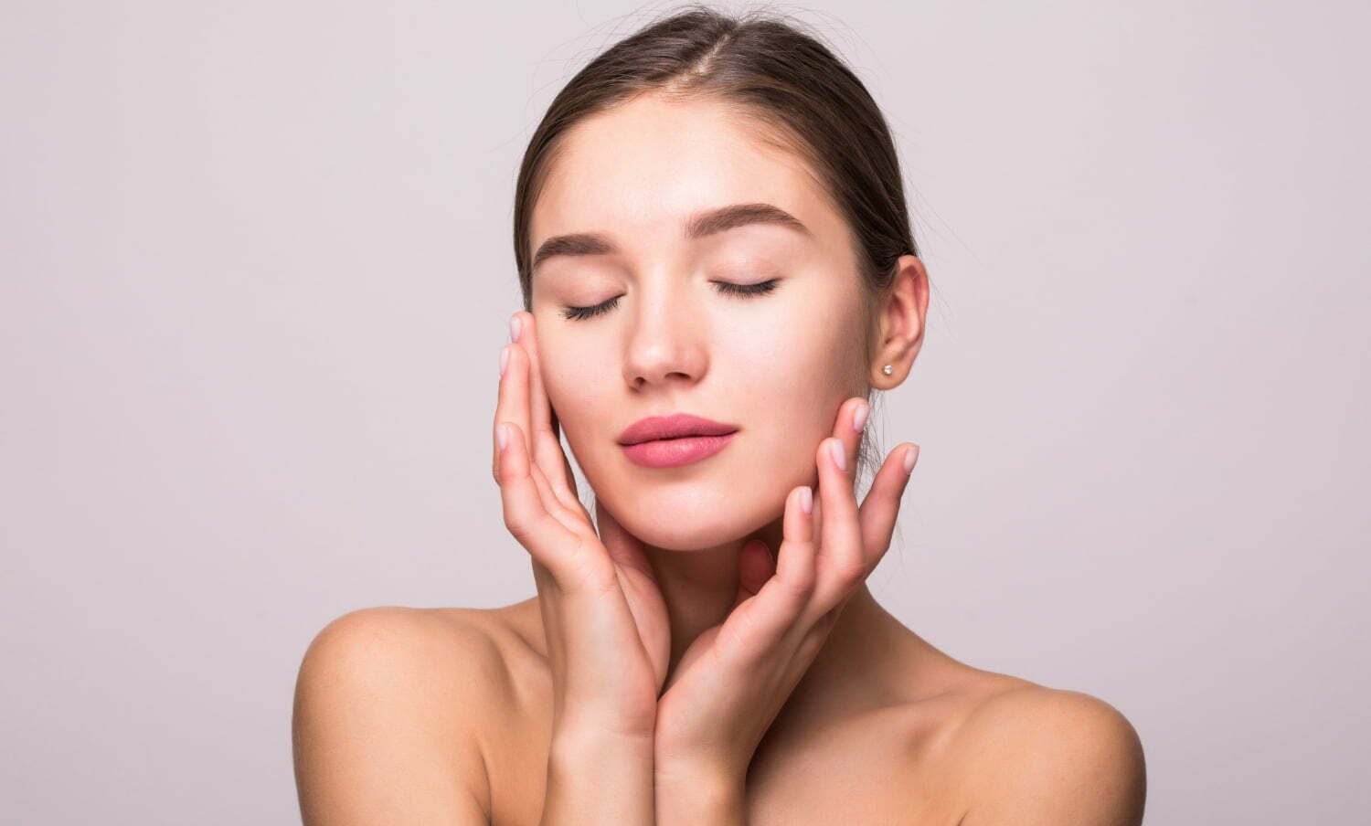 mujer joven con piel bonita | antioxidante cuidado piel / rostro / cuidado de la piel