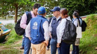 miembros de la defensoria del pueblo reunidos / reclutamiento de 12 estudiantes