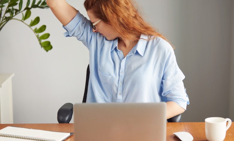 C&oacute;mo quitar el mal olor de las axilas con m&eacute;todos naturales