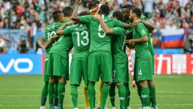 Jugadores de la selecci&oacute;n nacional de Arabia Saudita se api&ntilde;an antes del partido inaugural de la Copa Mundial de la FIFA Rusia 2018 vs Arabia Saudita