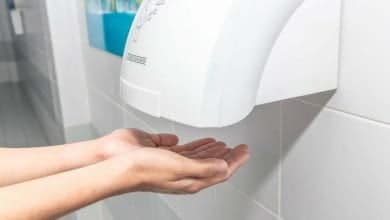 Los secadores de manos son un criadero de bacterias, un experimento lo confirma