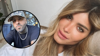 Nicky Jam y Aleska G&eacute;nesis posando ante la c&aacute;mara