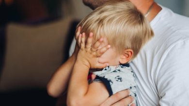 ni&ntilde;o peque&ntilde;o llorando mucho / berrinche