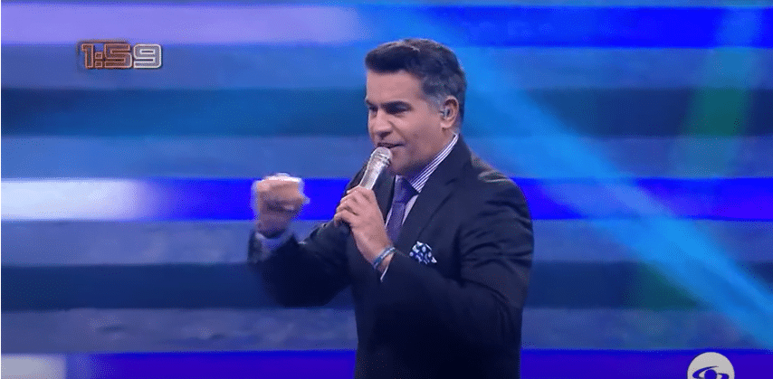 Carlos Calero cantando merengue en 'La Descarga'