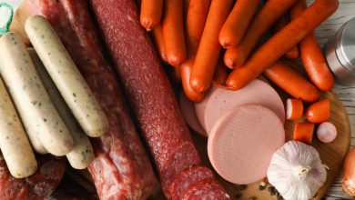 Diferentes tipos de embutidos y carnes procesadas