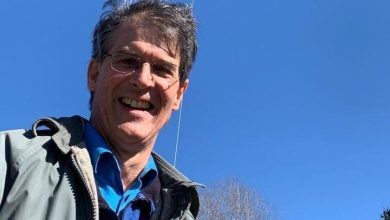 m&eacute;dico cirujano que conoci&oacute; el cielo se toma una selfie