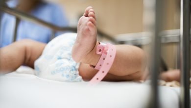 ocho fetos en una bebé | pubertad precoz