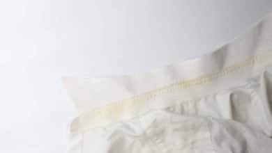 Trucos para quitar las manchas amarillas de la ropa blanca
