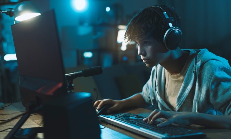 la grave enfermedad que podr&iacute;an sufrir los j&oacute;venes por escuchar m&uacute;sica alta con auriculares