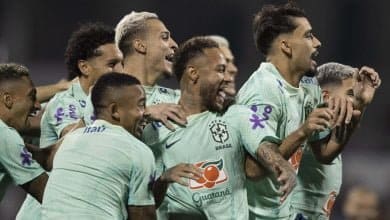 neymar junto a sus compa&ntilde;eros de la selecci&oacute;n de brasil