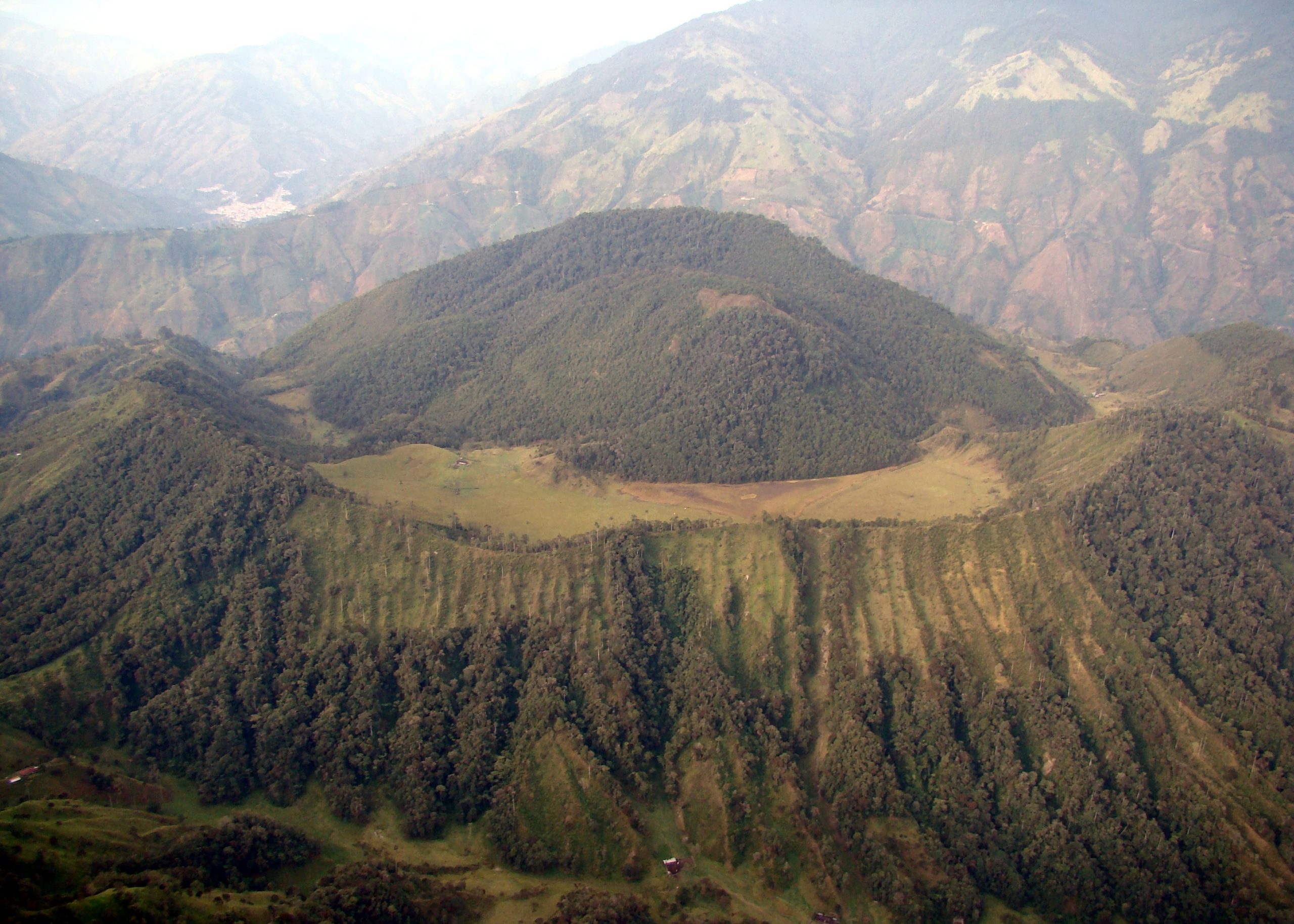 Alerta en Colombia por aumento en la actividad del volc&aacute;n Cerro Mach&iacute;n tras fuerte temblor