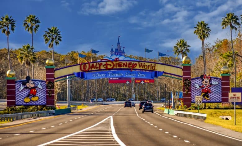 Este es el multimillonario que hizo cerrar Disney World para festejar con sus 10.000 empleados