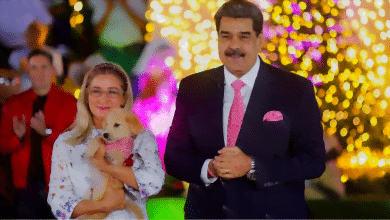 Nicol&aacute;s Maduro y su esposa