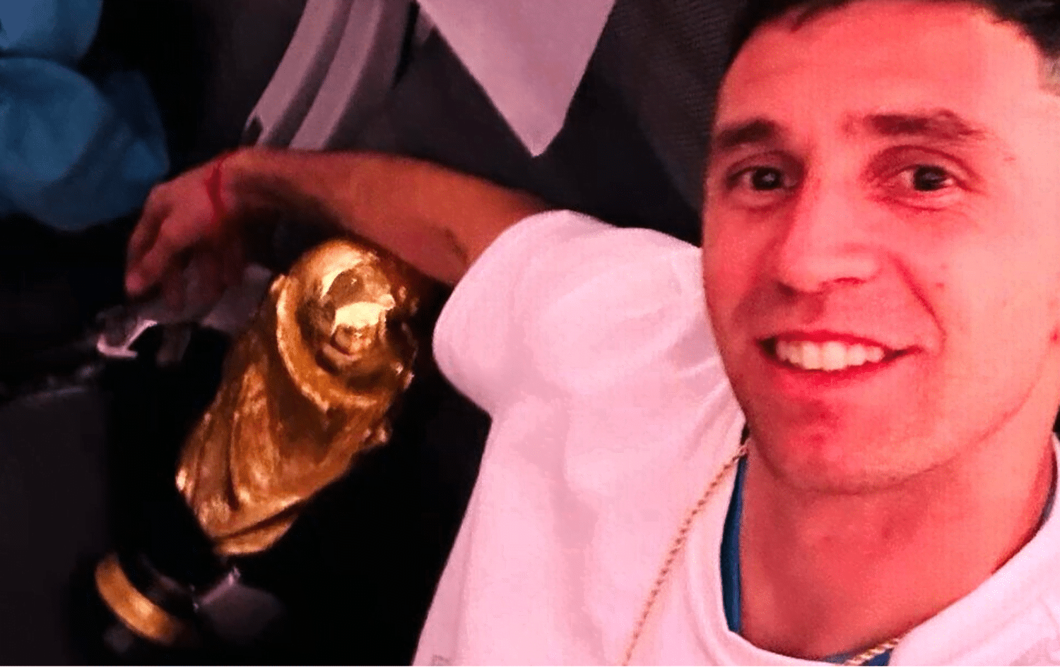 dibu mart&iacute;nez