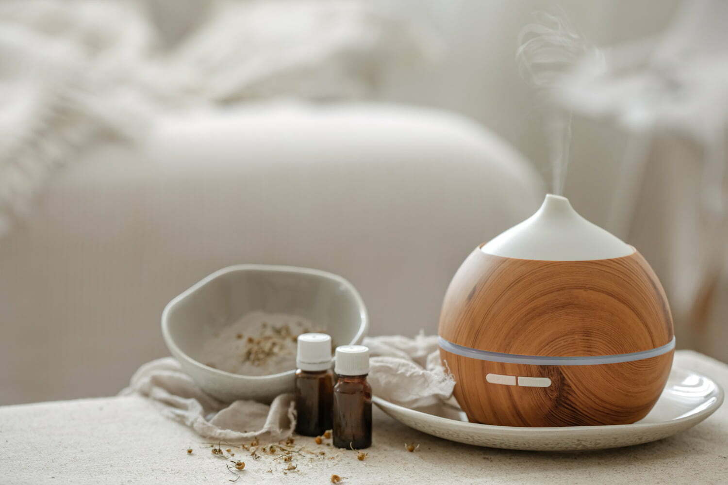humidificador y aceites esenciales para aromaterapia