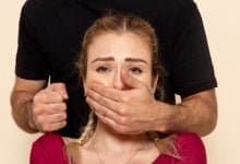 reconocido empresario / hombre violento