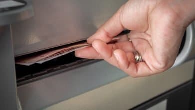 Cajero autom&aacute;tico - Qu&eacute; hacer si te depositan dinero por error en tu cuenta bancaria - intereses de cesant&iacute;as / billete roto