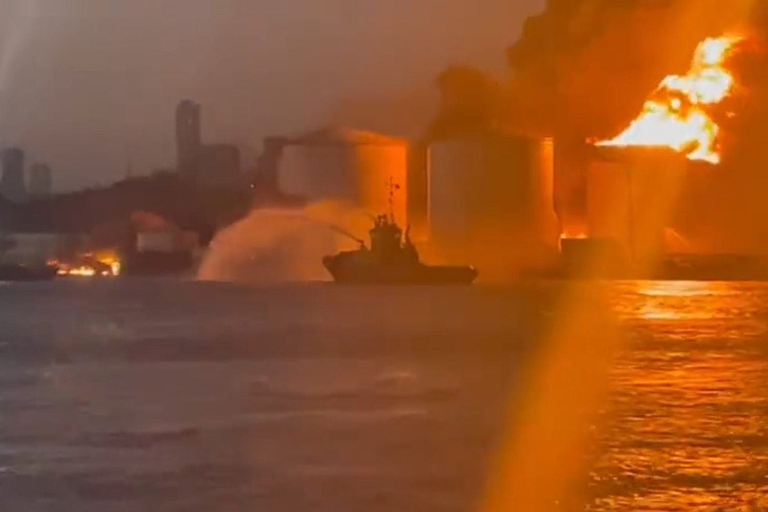 Impactantes imágenes deja grave incendio en zona industrial de Barranquilla