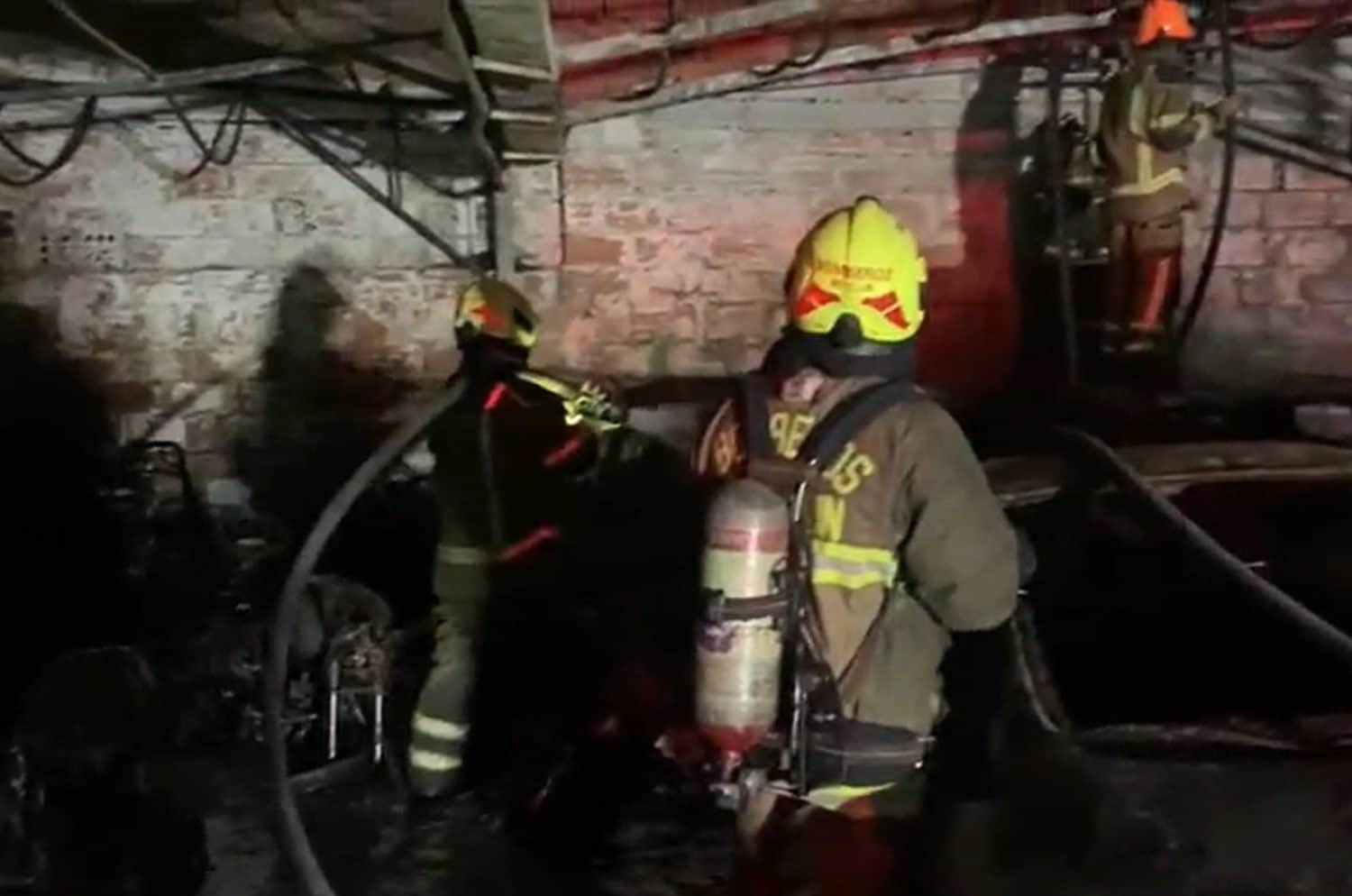 Globos causaron graves incendios durante la alborada navide&ntilde;a en Medell&iacute;n