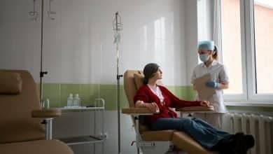 paciente con c&aacute;ncer recibiendo inmunoterapia