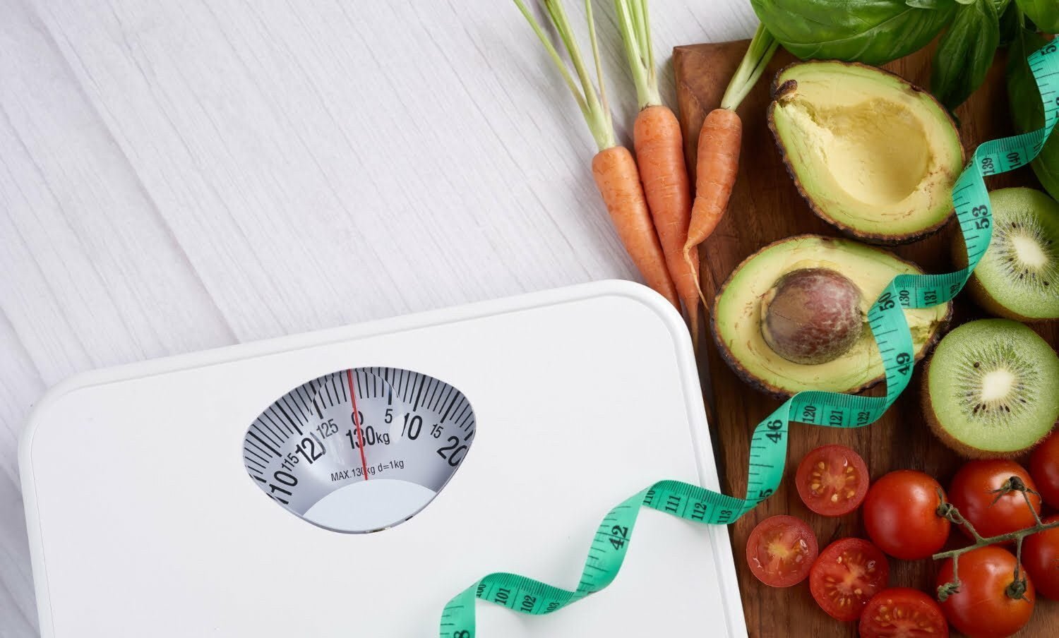 peso, metro y alimentos saludables para hablar de la dieta paleo