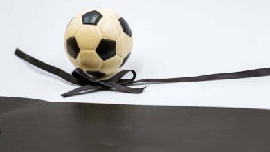 Banda negra y de f&uacute;tbol sobre fondo blanco / Gianluca Vialli / Philemon Mulala / Anton Walkes / Amancio Amaro Varela / Moustapha Sylla