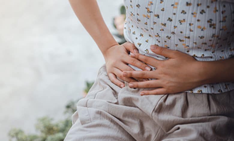 Toque de mano en el cuerpo / cistitis