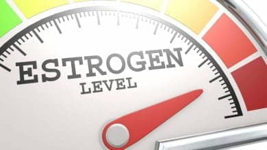 Foto de escala de medici&oacute;n del nivel de estr&oacute;geno con indicador de color