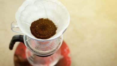 residuos de caf&eacute; molido, luego de filtrarlo, listo para reciclar