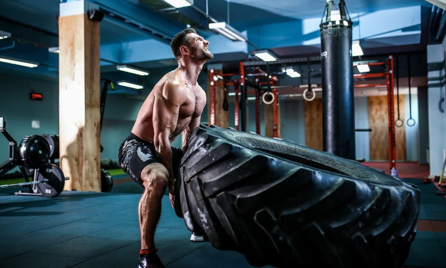 Hombre practicando crossfit