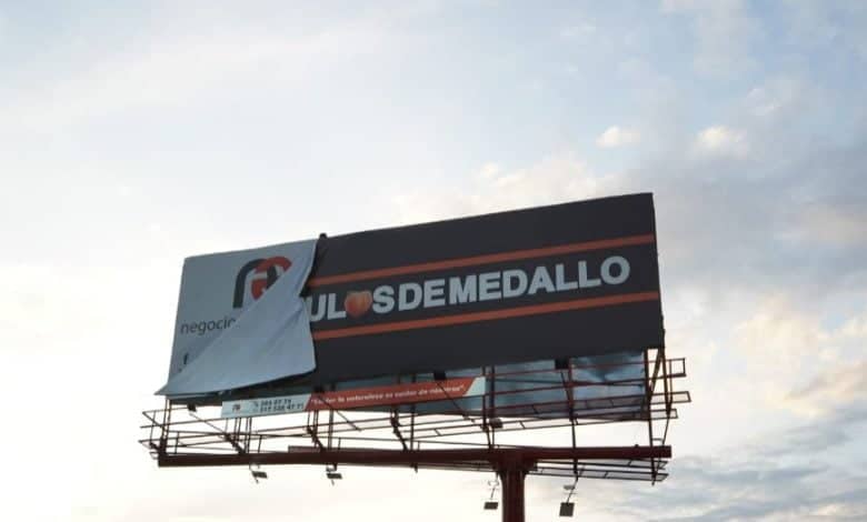 Valla en Medell&iacute;n
