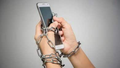 Concepto de enfermedad social / adicci&oacute;n al celular | Phubbing