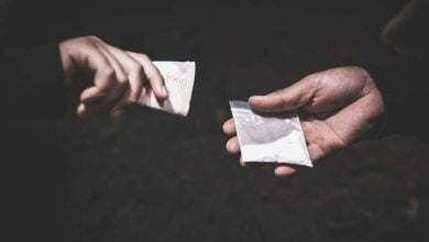 comprando dosis de coca&iacute;na o hero&iacute;na / delitos de estupefacientes