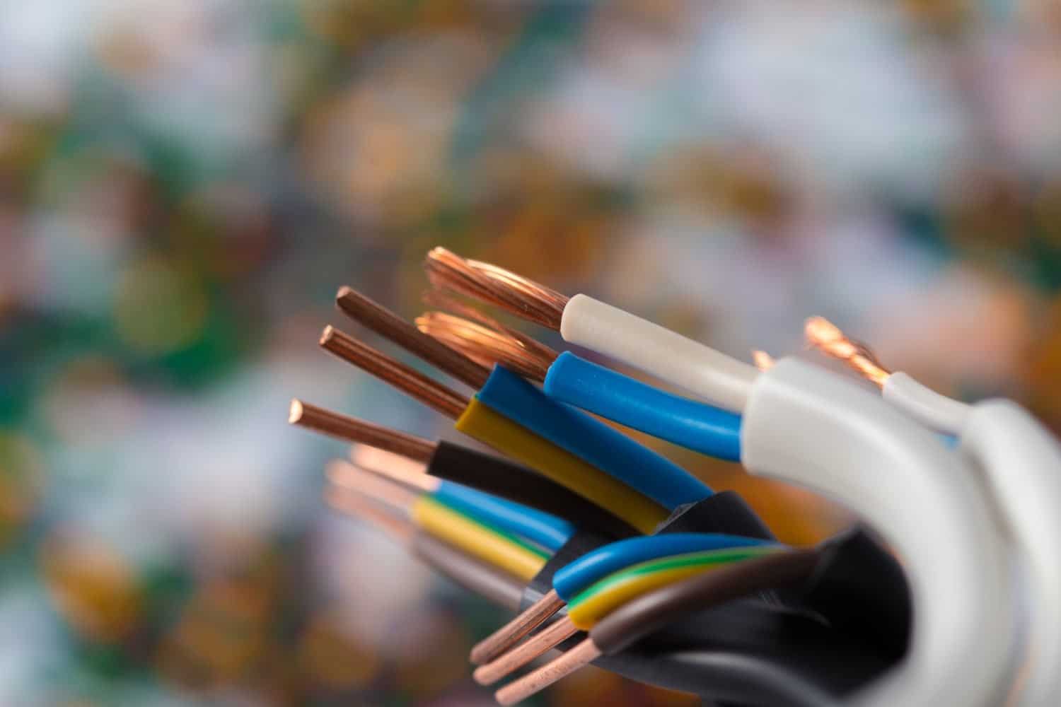 gr&aacute;nulos de pol&iacute;mero de pl&aacute;stico de colores para cable menor de edad