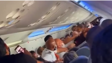 mujeres se pelean a bordo de un vuelo