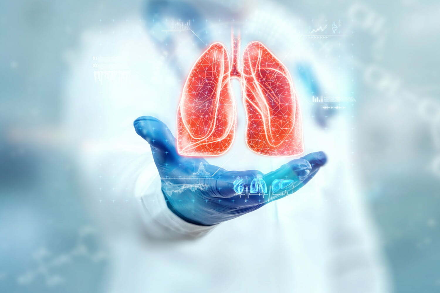 Mano de un médico sosteniendo un holograma de los pulmones