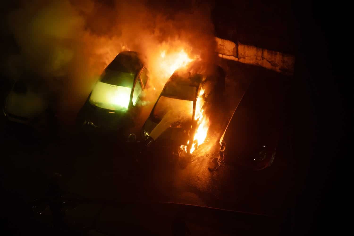 quem&oacute; vivo al esposo