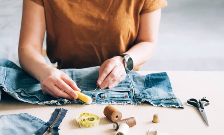 reutiliza la tela de la ropa antigua de denim