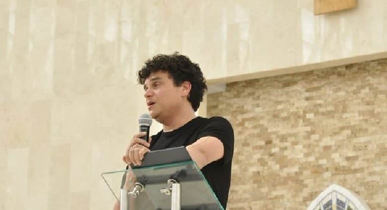 Entre llanto y m&uacute;sica, Silvestre Dangond le dio el &uacute;ltimo adi&oacute;s de su amigo Niko Arredondo