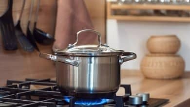 saborear una sart&eacute;n sobre una estufa de gas / ahorrar gas natural