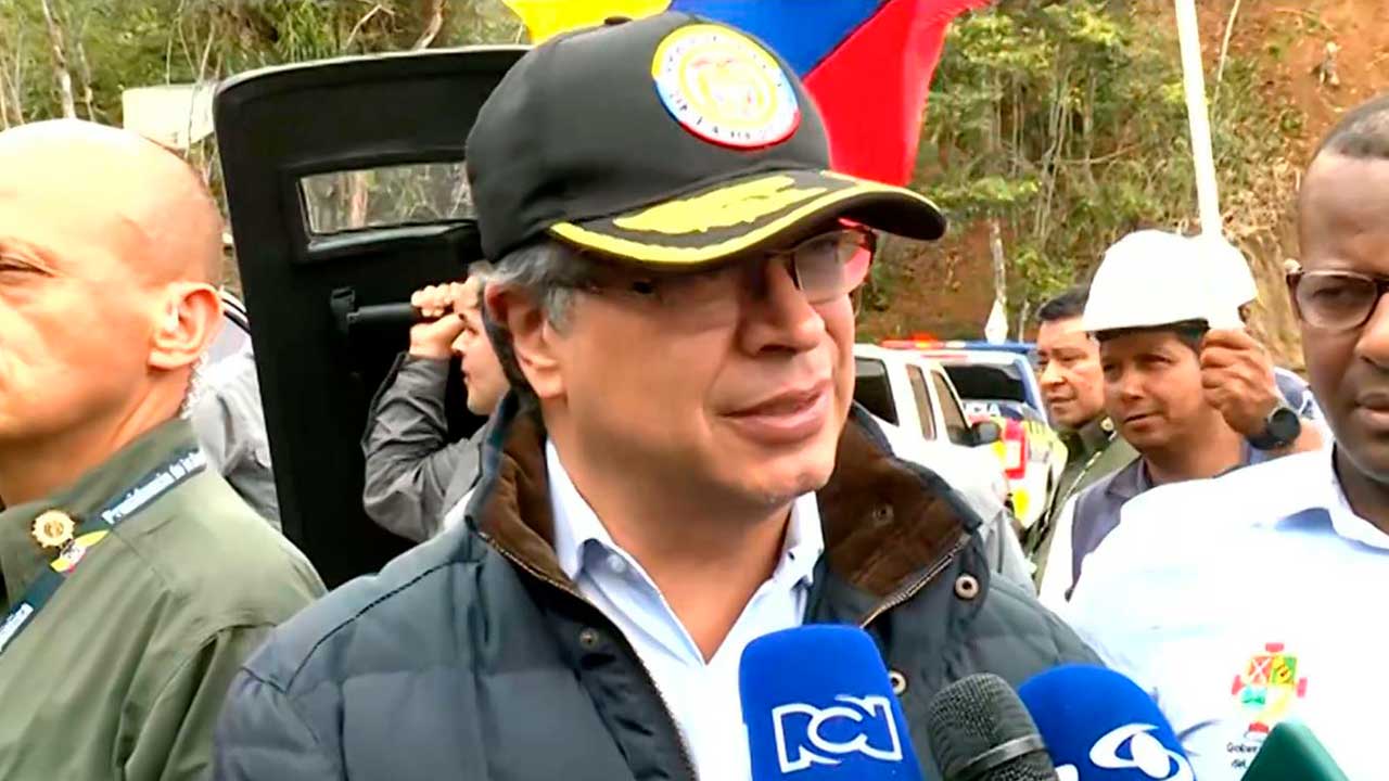 Gobierno de Gustavo Petro anunció mesa de diálogo de paz con el Estado Mayor Central de las Farc fondos de pensiones guaidó fiscal / Selección Colombia ecuador / síndrome / de Asperger / fentanilo