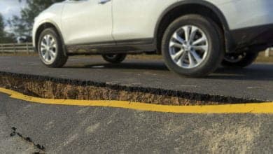 vas manejando y ocurre un temblor