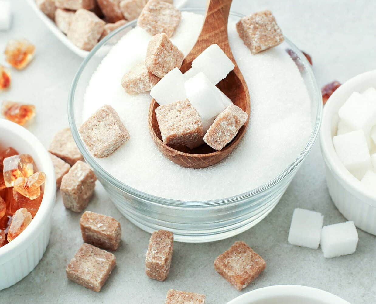 Imagen de diferentes tipos de az&uacute;car, que se deben reemplazar por sustitutos