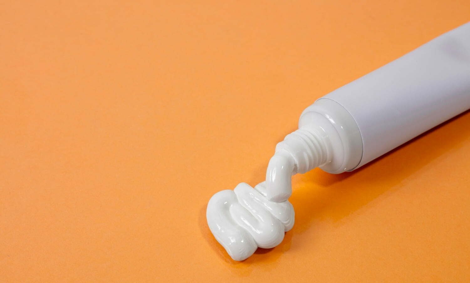 tubo de crema dental
