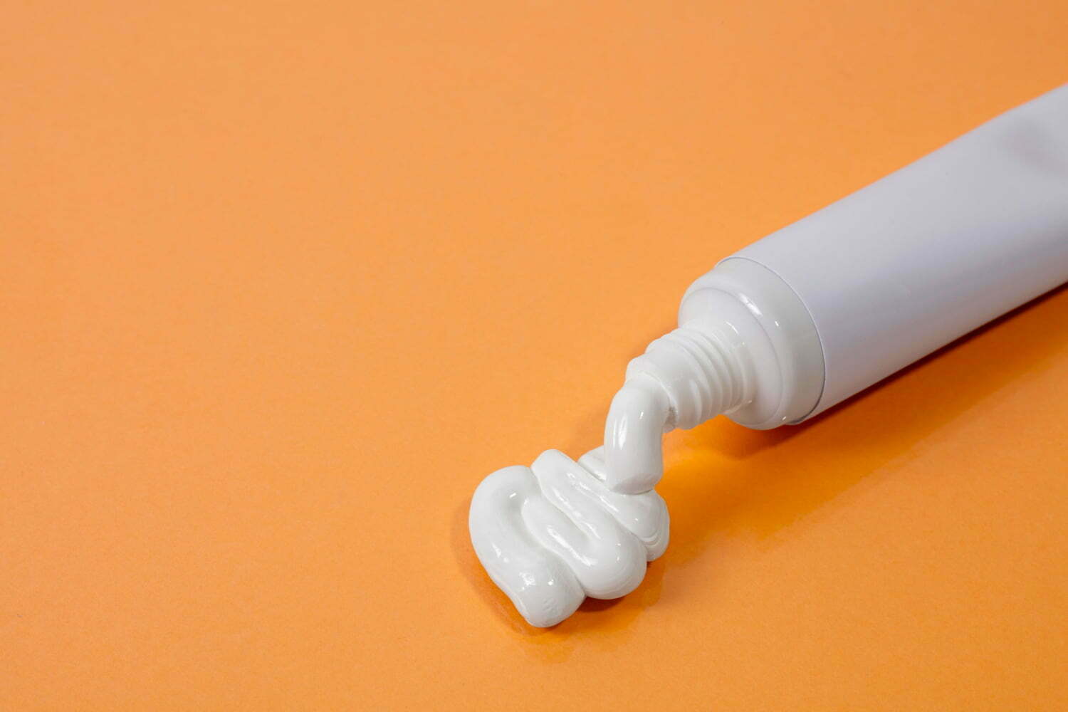 tubo de crema dental