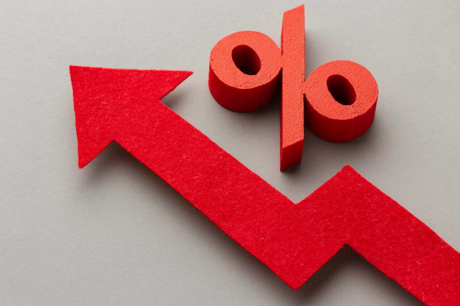 Gr&aacute;fico que simboliza aumento de porcentaje de tasa de inter&eacute;s