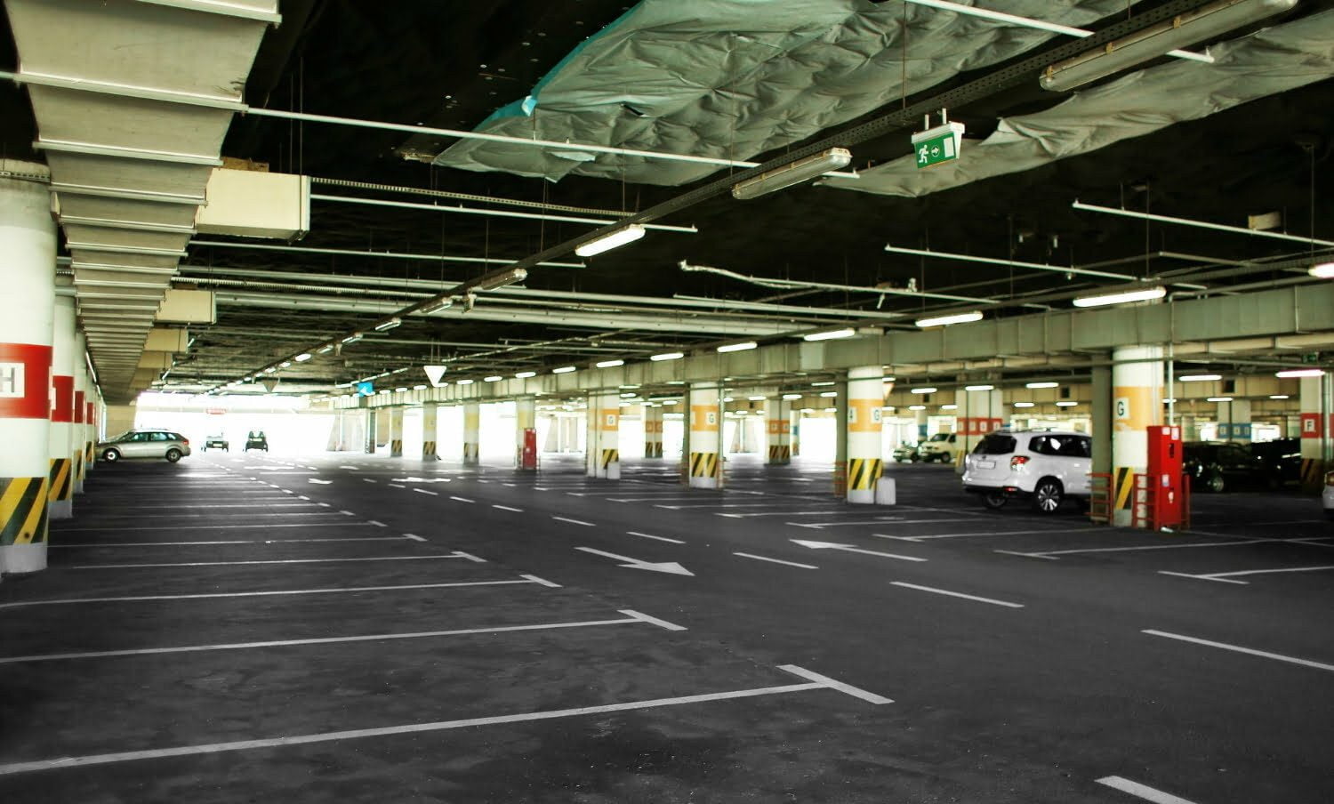 Foto panor&aacute;mica de parqueadero